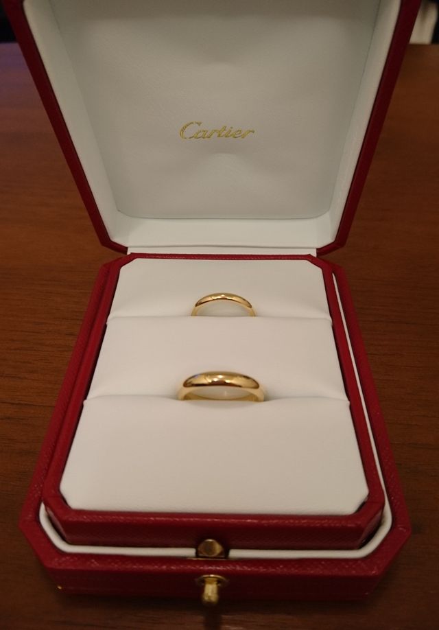 シンプルなゴールドのストレートリング