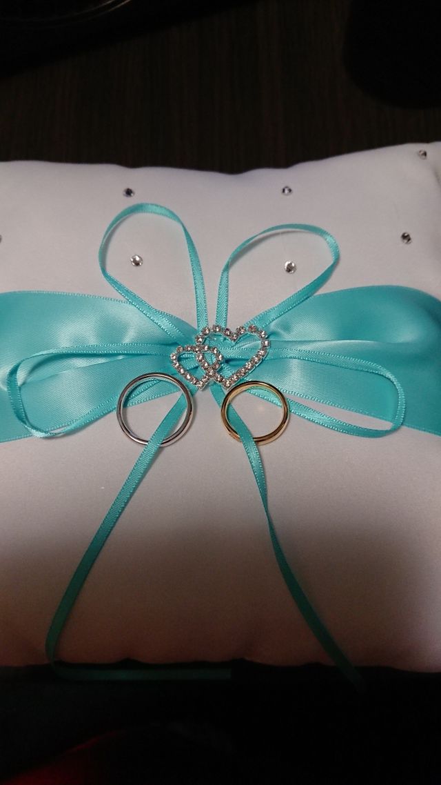 一目惚れしたリングピローの上に乗せました‼️