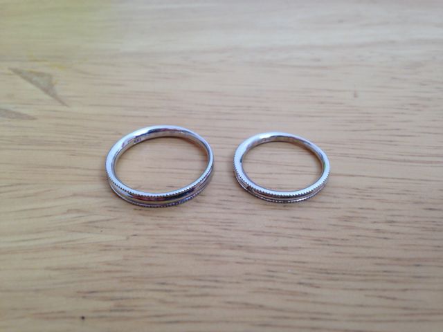 シンプルだけど、少し模様が入った指輪です。