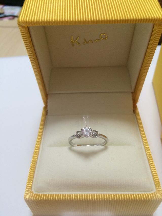 婚約指輪を上からみた写真