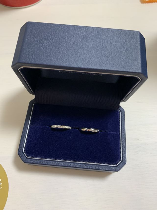 ダイヤの数が多めでもシンプルで飽きのこないデザインです。