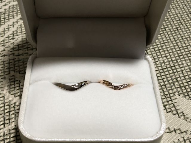 わたしはホワイトゴールド、嫁はピンクゴールドを選択しました。