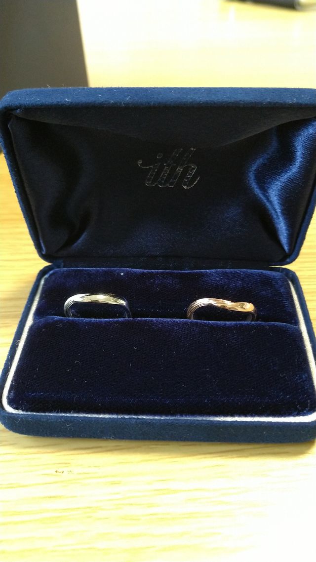 ひとつの原石からカットされたダイヤモンド入り