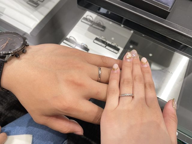 どの角度からも見えるダイヤモンドの輝きに一目惚れしました。