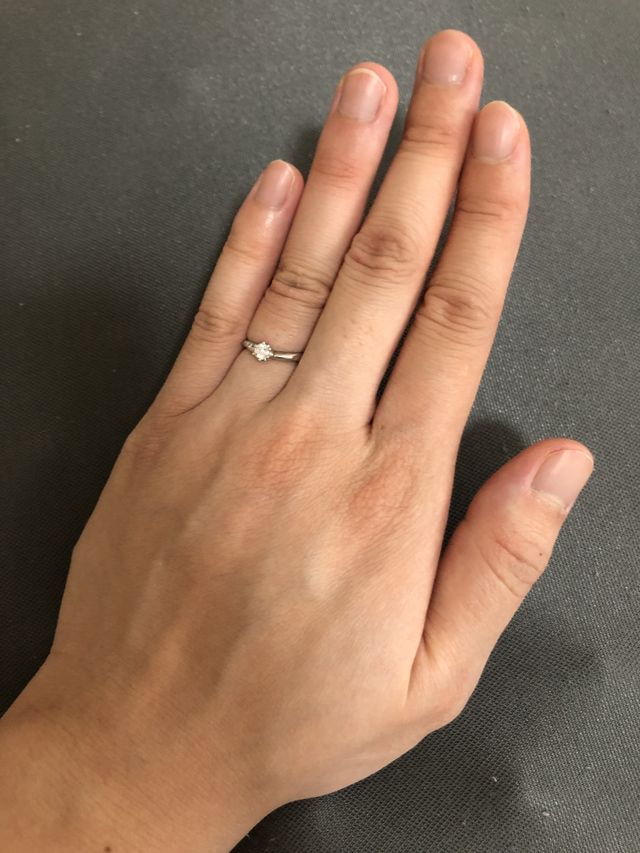 婚約指輪　着用時