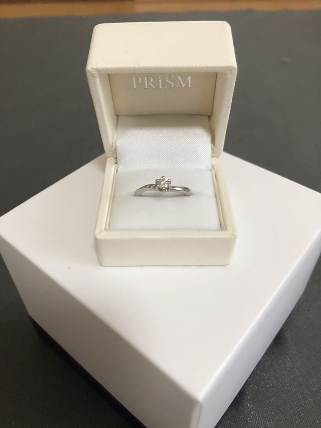 婚約指輪　ボックス入り