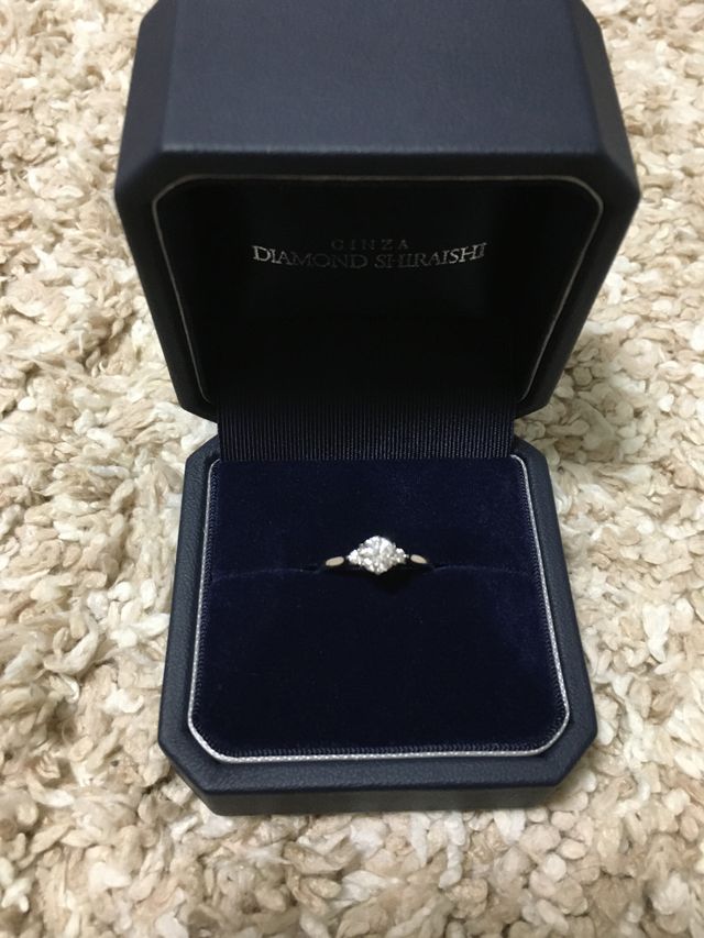 シンプルながら、可憐さもあるデザイン、ブーケロココ