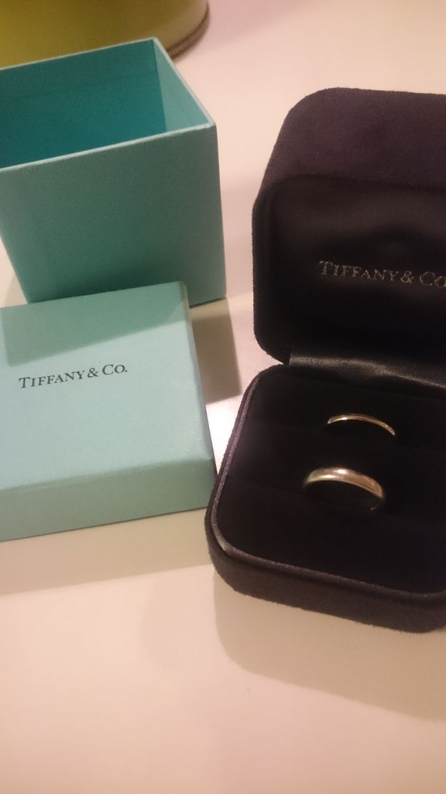 長く使うことを考えており、石はなし、男性は太め、女性は細め