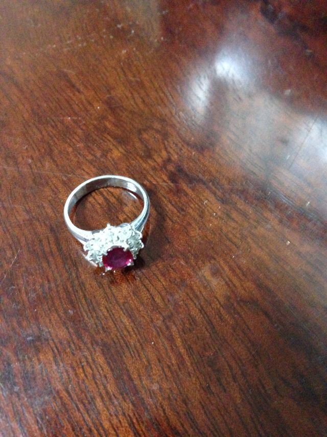 妻に送った婚約指輪です。