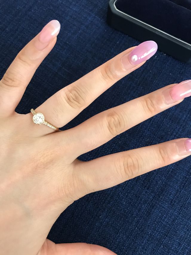 大きなダイヤが輝いている