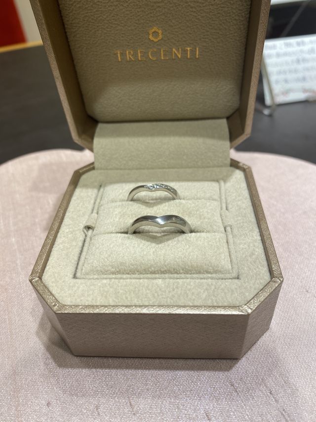 シンプルですが、すこしウェーブがかかっていて、お洒落