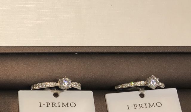 キラキラしてて素敵な婚約指輪♡