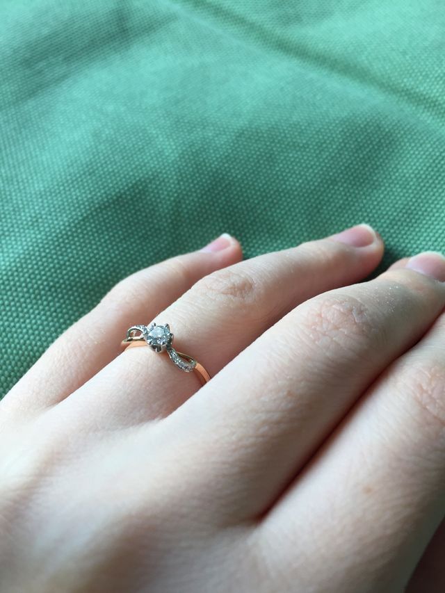 リボンをイメージしたデザインです