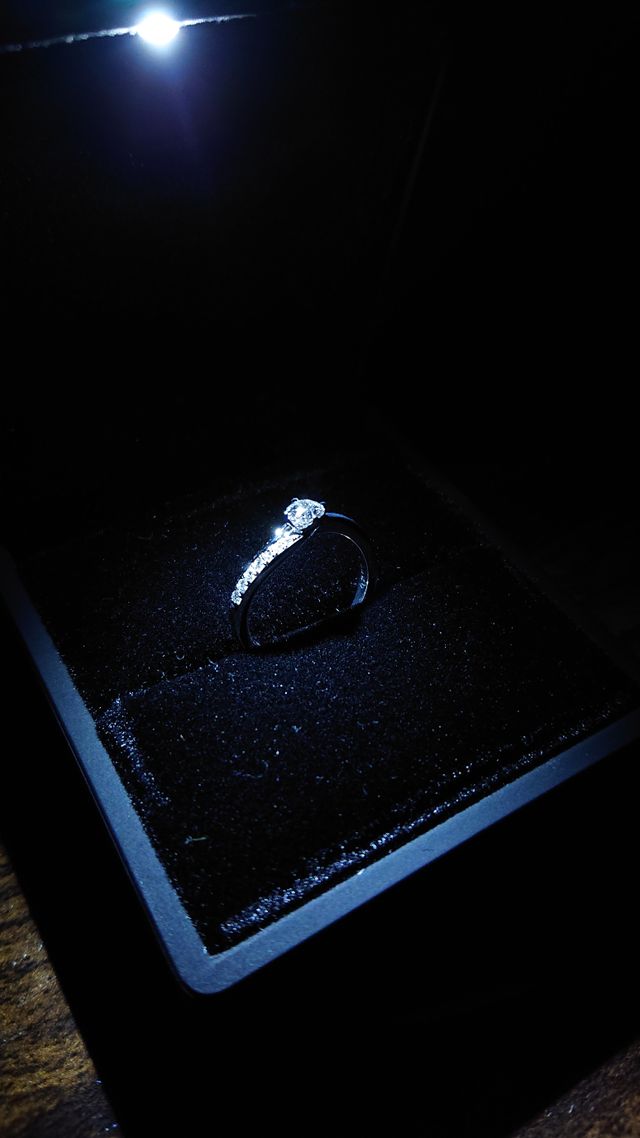 LEDなどの光にあてるととても綺麗に輝きます