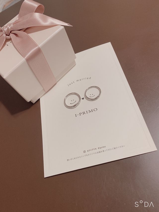 シンプルですが、指先を華やかに見せてくれる指輪です！