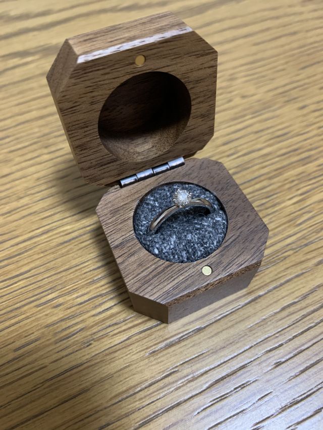 彼女の為に手作りで作成した婚約指輪です。