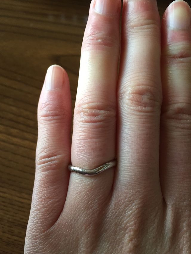 実際に指に着けた感じです