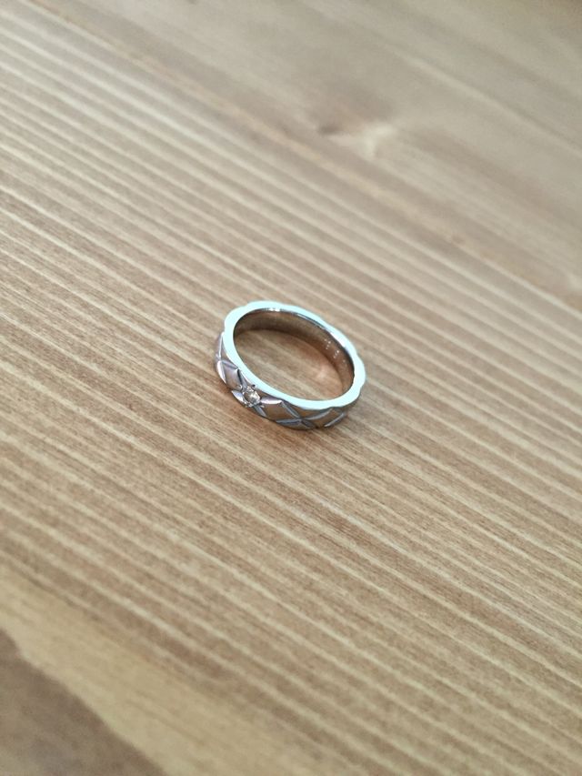 購入してから約4年。目立った傷もなく綺麗な状態を保ってます。