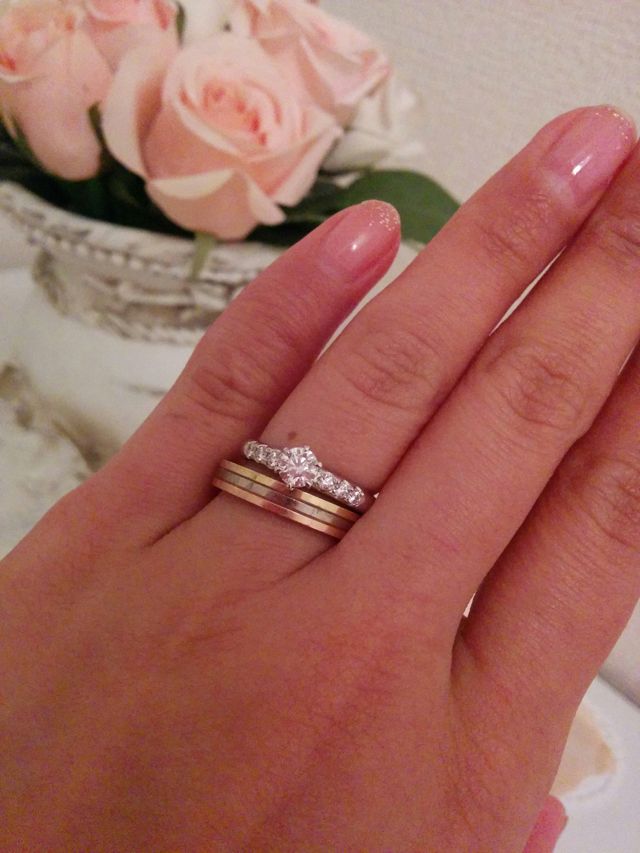 上が婚約指輪、下が結婚指輪です