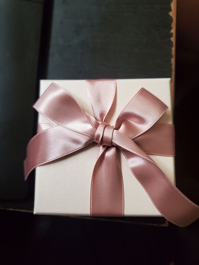 なんて可愛らしい箱なの！開けるのが楽しみ！