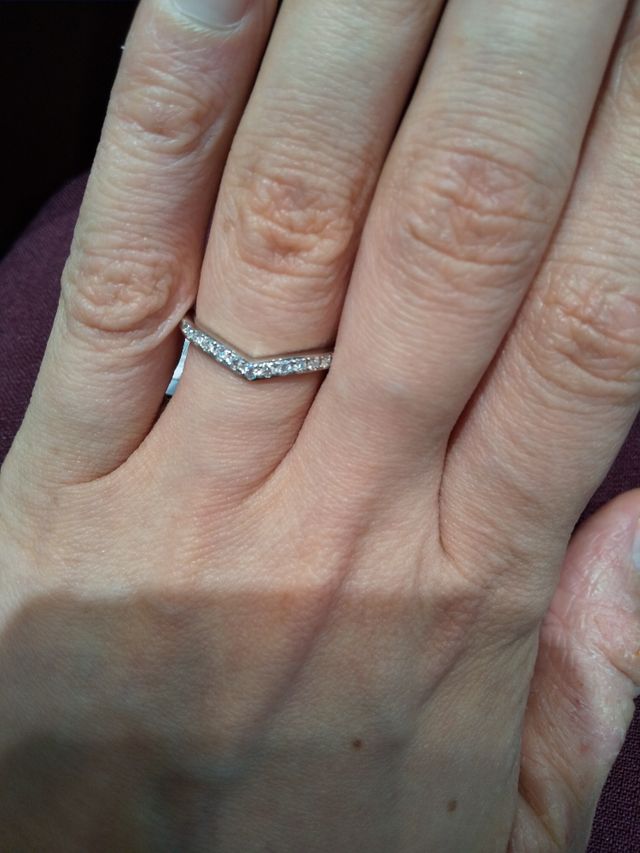 緩やかなVの形が素敵だと思い選びました。