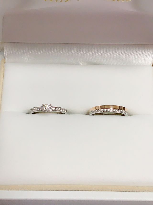 ハニーイエローゴールドの色味が絶妙で、プラチナとの相性が抜群