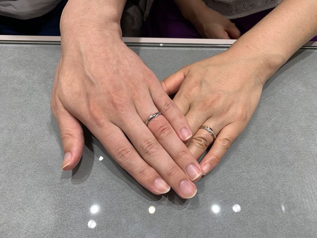 彼と手を合わせて、ハートに見せかけて取った写真です。