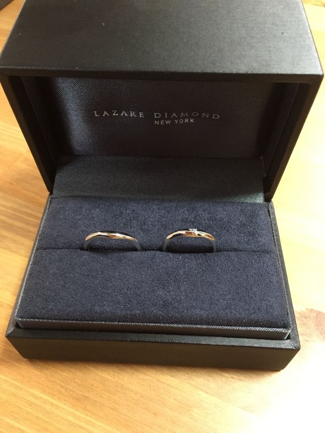 一粒のダイヤモンドが入っています。