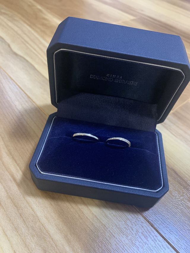 ペア物ではなく私のはブーケというラインの結婚指輪です。