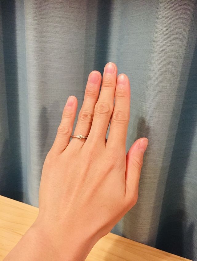 実際に指輪が出来上がり
着用している写真です
