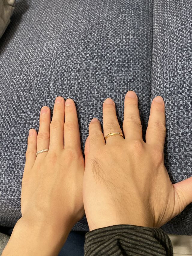 二人で着用している写真です