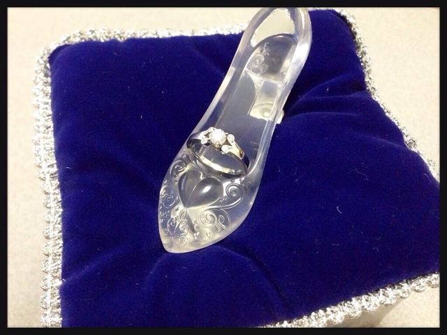 ディズニーのガラスの靴に指輪を置いてみました。