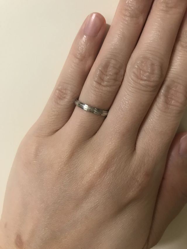 シンプルなデザインのカルティエ ダムール