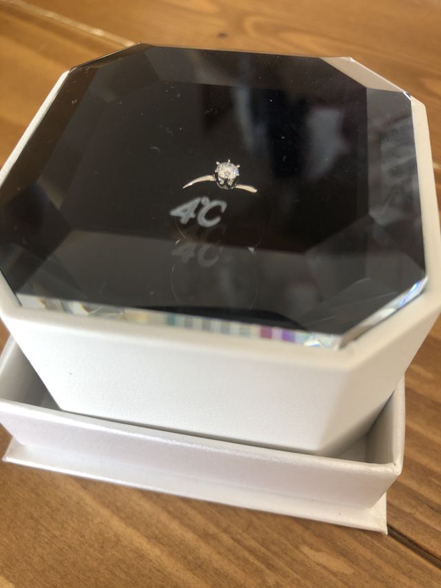 プレゼントで付いてきました。ガラスに名前を彫ることも可です！