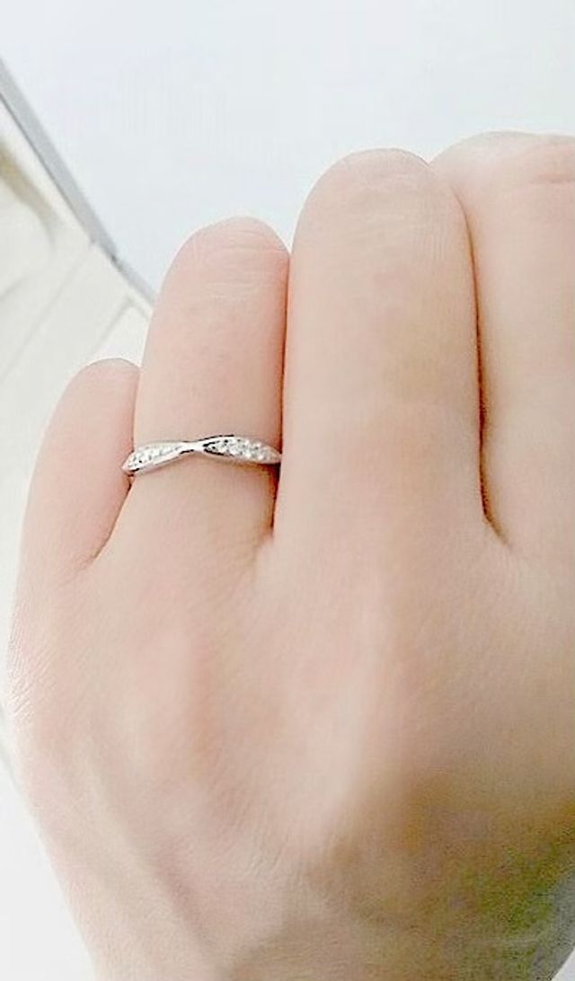 個性的な形でも、つけやすくて可愛いです