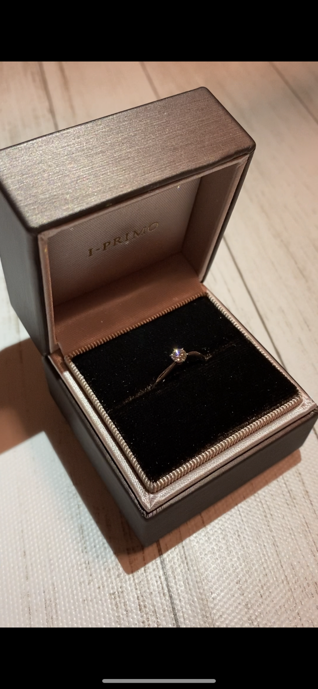 シンプルでかわいいデザインの指輪で値段もお手頃です！