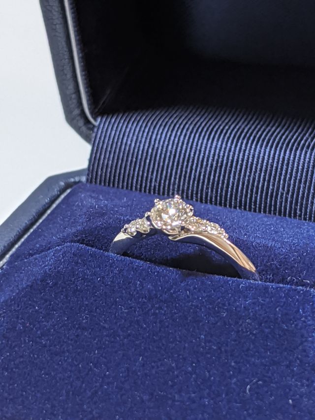 銀座ダイヤモンドシライシ様で購入した婚約指輪の拡大写真です。