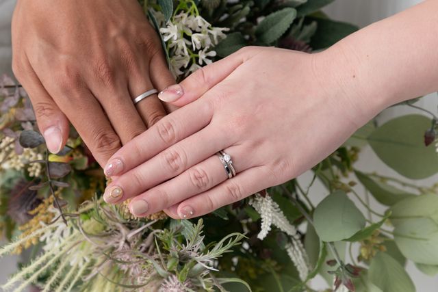 それぞれの肌の色に合わせて、表面の加工を変えました。
