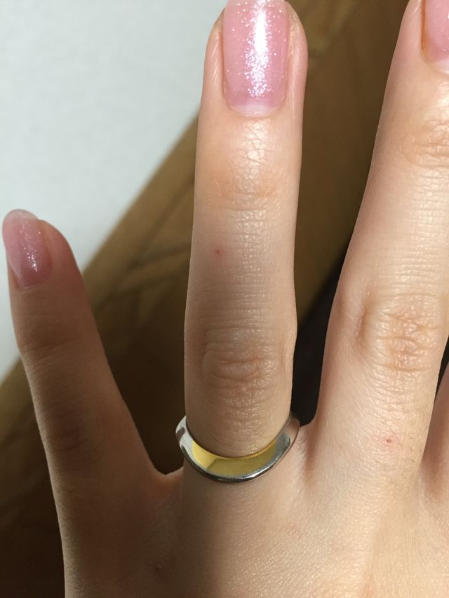 真ん中の金のところが少し出ている形になっており、色が映えます