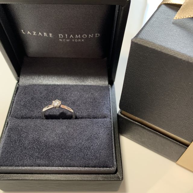 指輪とボックスの写真です