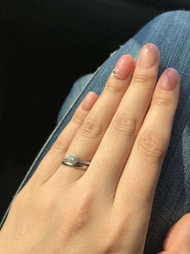 結婚指輪と重ね付けしています
