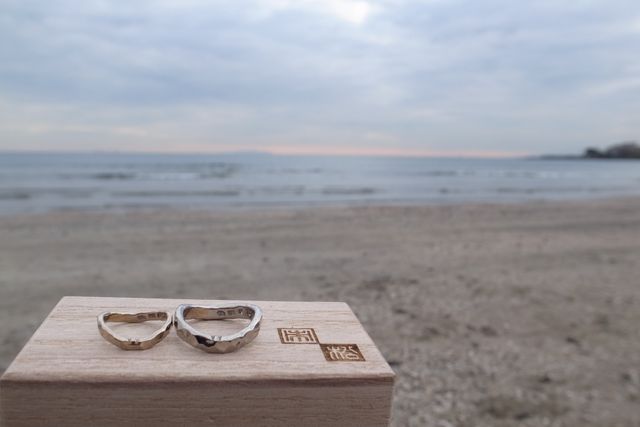 指輪を受け取り後近くの由比ヶ浜海岸で撮影したもの