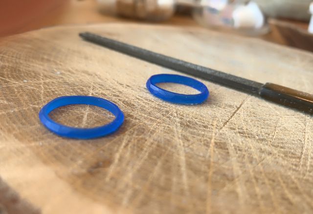 原型になるワックスを切り出し、ヤスリで削るのも楽しかったです