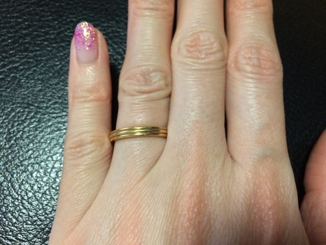 色白にはゴールドが綺麗にマッチします。