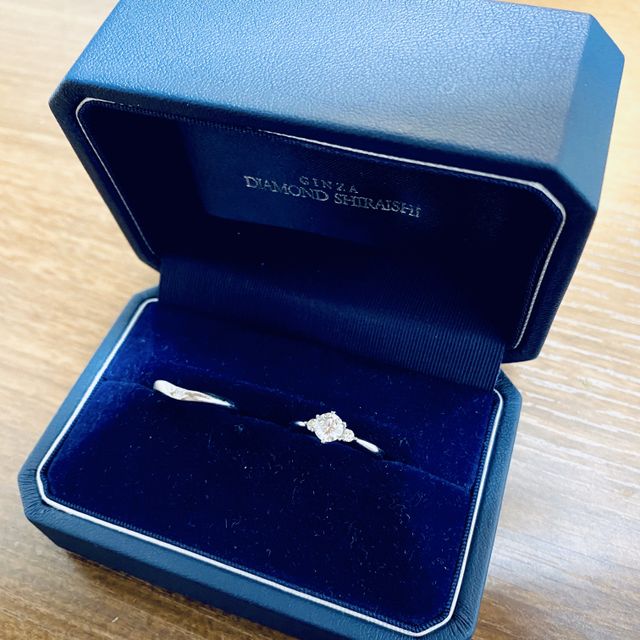 左　結婚指輪
右　婚約指輪