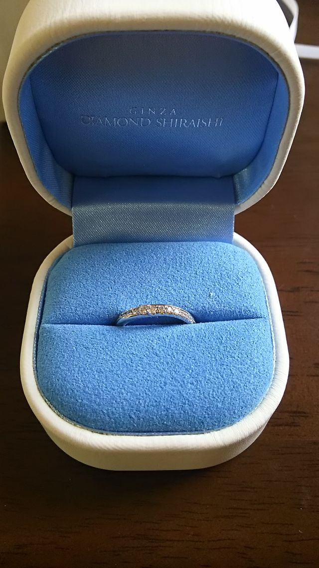 ダイヤモンドがたくさん入ってキラキラ輝いています！