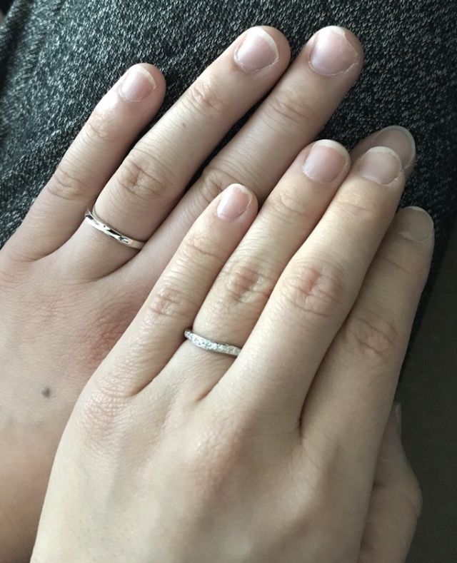 2人でつけた感じです。統一感もあるデザインで気に入ってます。