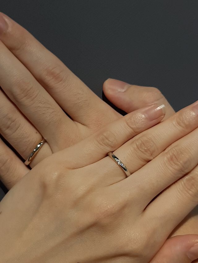 コンビネーションリングで、ゴールドが入っています。