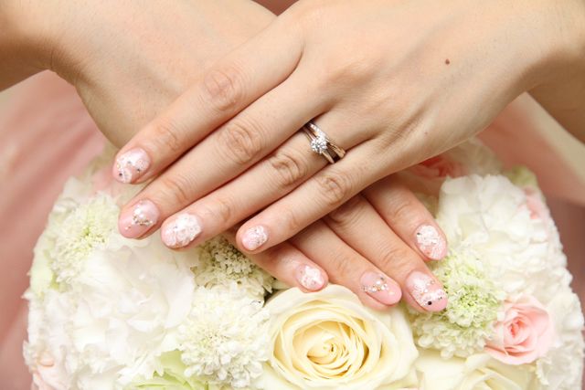 結婚指輪の上に、婚約指輪を重ねる儀式をしました