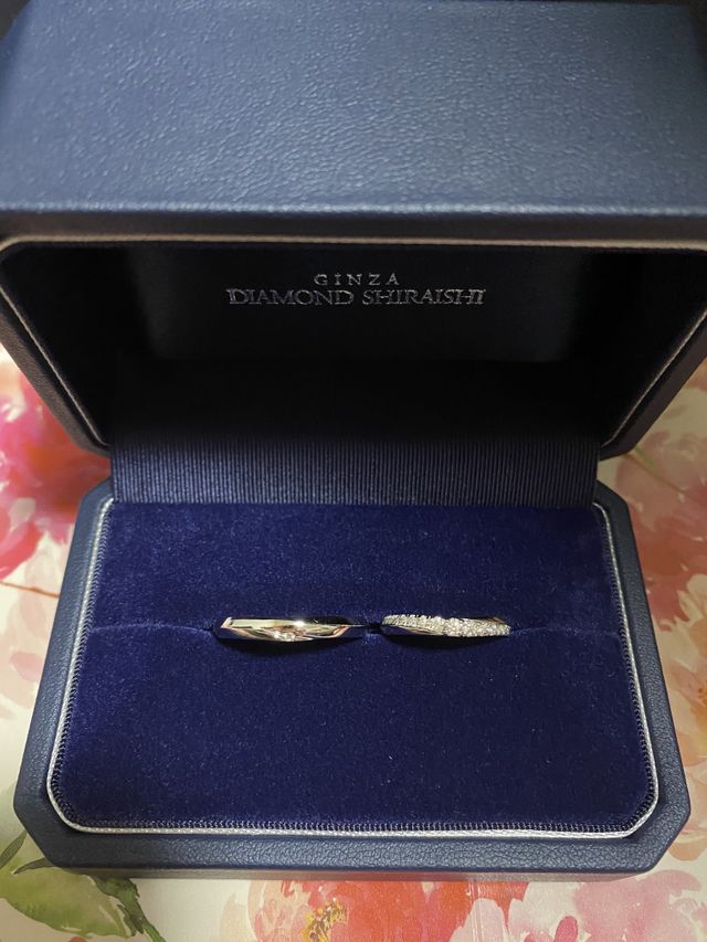 さり気なくお互いＶになってペアになっています